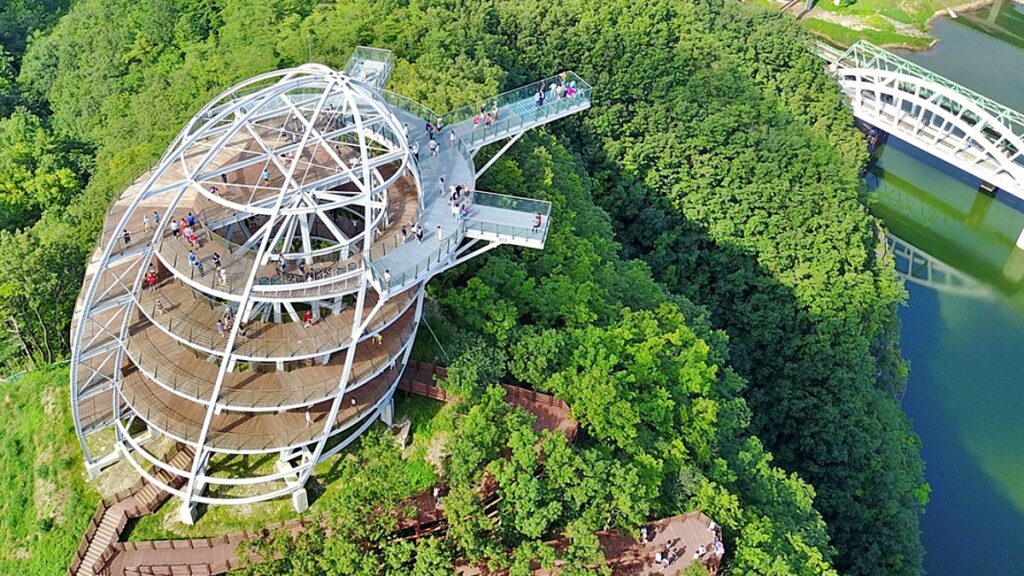 "투명 유리 밑으로 남한강 풍경을 봐요"… 힐링과 스릴이 공존하는 한국관광 100선 선정 여행지 1 힐링