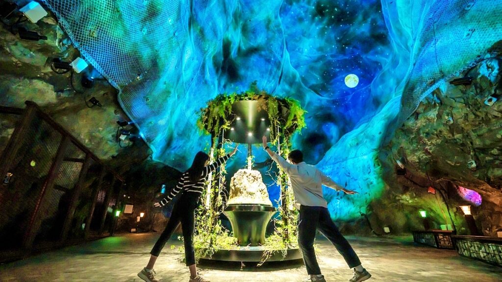 "드디어 다시 열었다"… 더 완벽한 모습으로 찾아온 자연휴양림 속 동굴 테마파크 1 동굴 테마파크