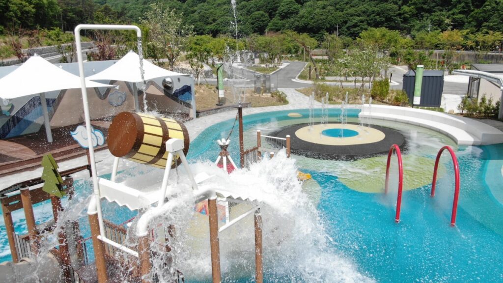 "한 달간 3만 명이 몰렸다는 계곡"… 여름 물놀이 하기 좋은 청정계곡 여행지 2 계곡