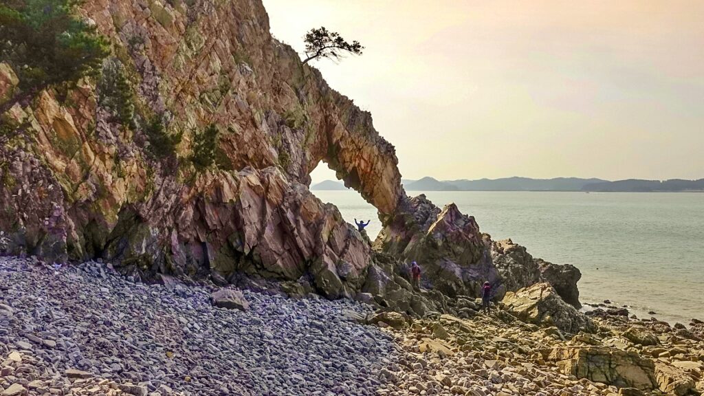 "바다를 보는 황금산이 있다?"… 드라이브로 다녀오기 좋은 힐링 여행지 1 바다