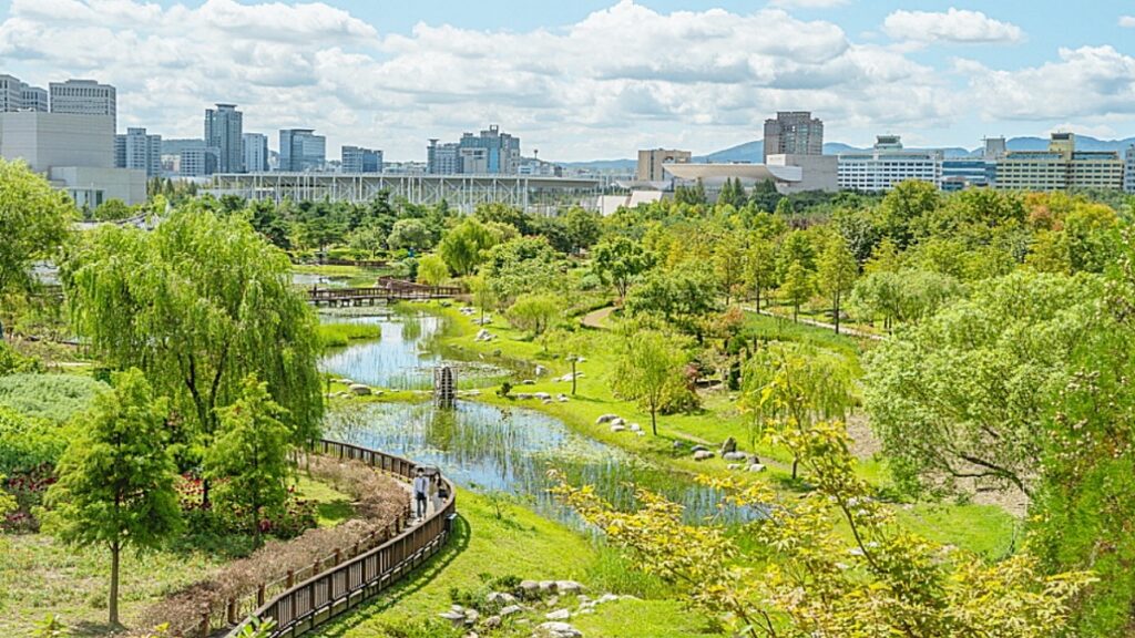 "무료 입장에 무궁화 전시까지"… '한밭수목원' 도심 속 힐링 명소로 1 수목원