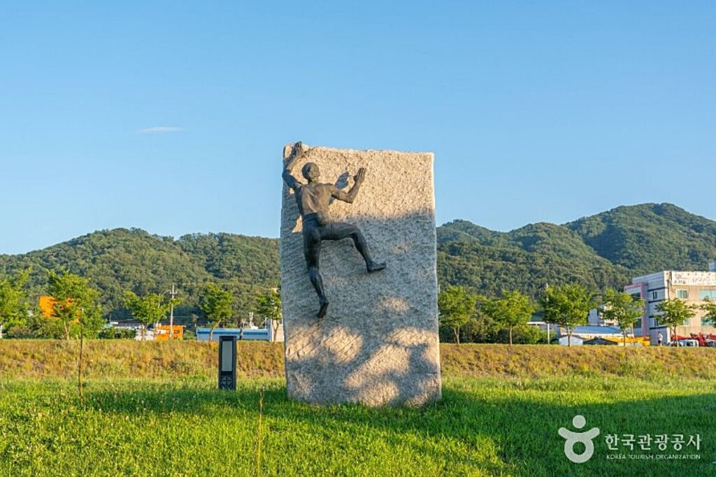 "도심 속 이런 곳이?"… 은빛 팜파스 지나 '핑크뮬리' 기다리는 강변공원 7 핑크뮬리