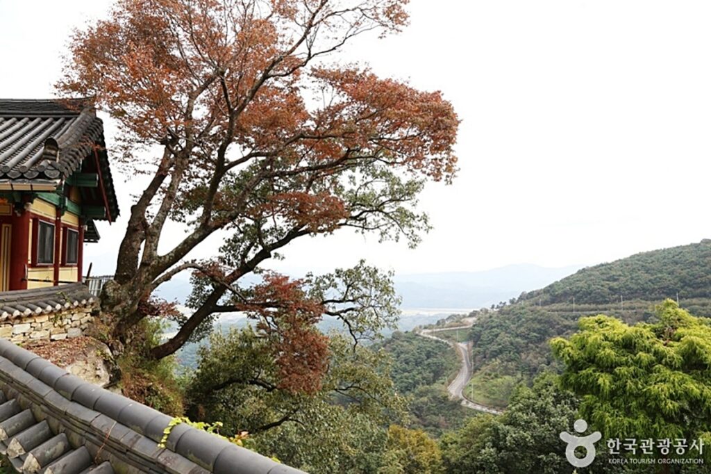 “한 폭의 풍경화 같은 절경”... 경남 산청 정취암, 가을엔 꼭 가봐야 할 여행지 추천 2 산청