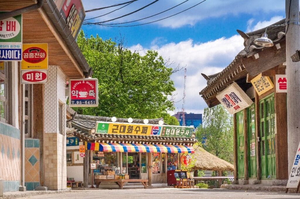 "괜히 인기 아니다"... 외국인 필수 코스로 등극한 '종로 국립민속박물관' 겨울 실내여행지 4 국립민속박물관